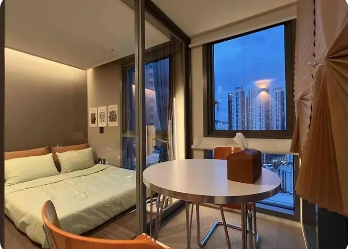 An Emotional With A High-rise View Appartement